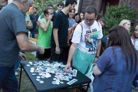 Supporters donate money for Jill Stein 2016 merchandise before the rally.