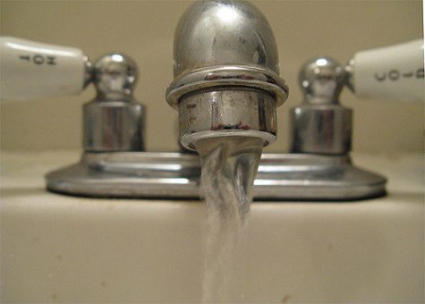 UMass professor gives lecture on drinking water