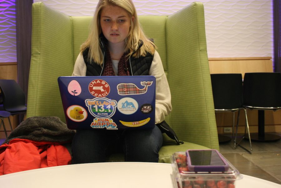 UMass Junior Olivia Watson relaxes at Blue Wall after a busy day at her receptionist job in Draper Hall (Brian Choquet/Amherst Wire)