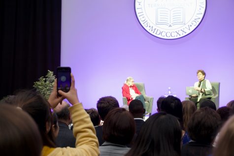 “I would be a great diva!”: Justice Ruth Bader Ginsburg brings laughs and inspiration to Amherst College
