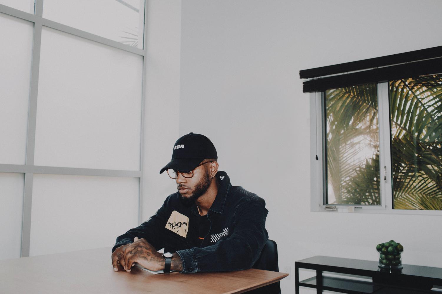 Bryson Tiller Is Back Anniversary Makes Long Awaited Arrival Amherst Wire