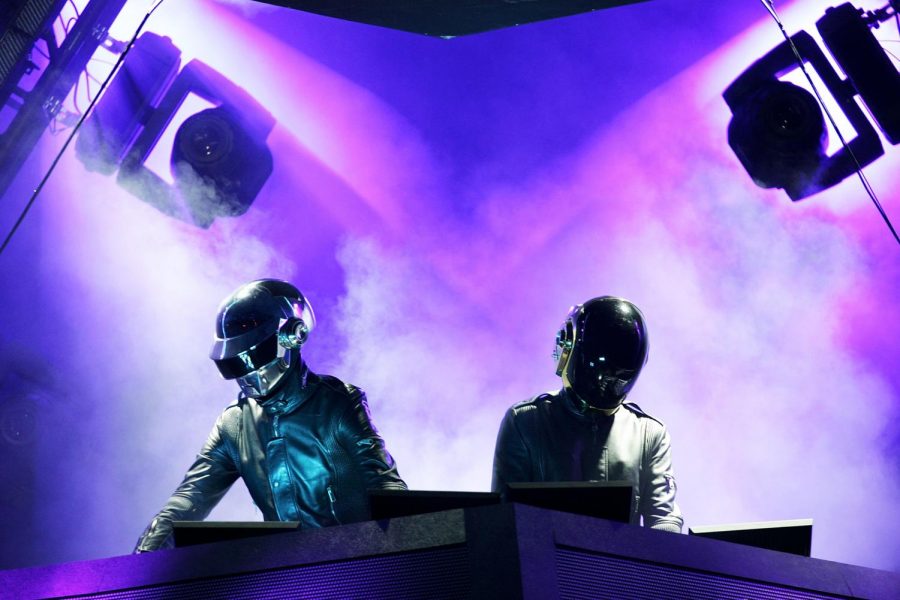 Daft Punk performing at Coachella, 2006 / Cred. Getty Images.