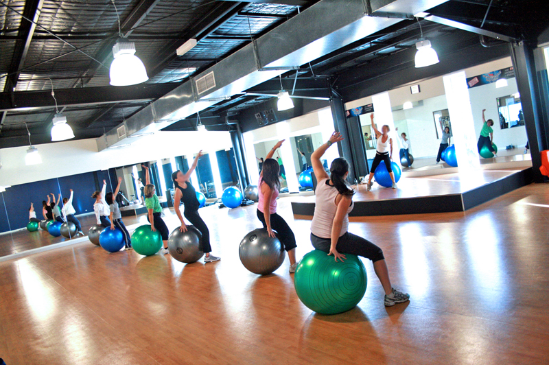 UMass students use group fitness classes to ease gym anxiety