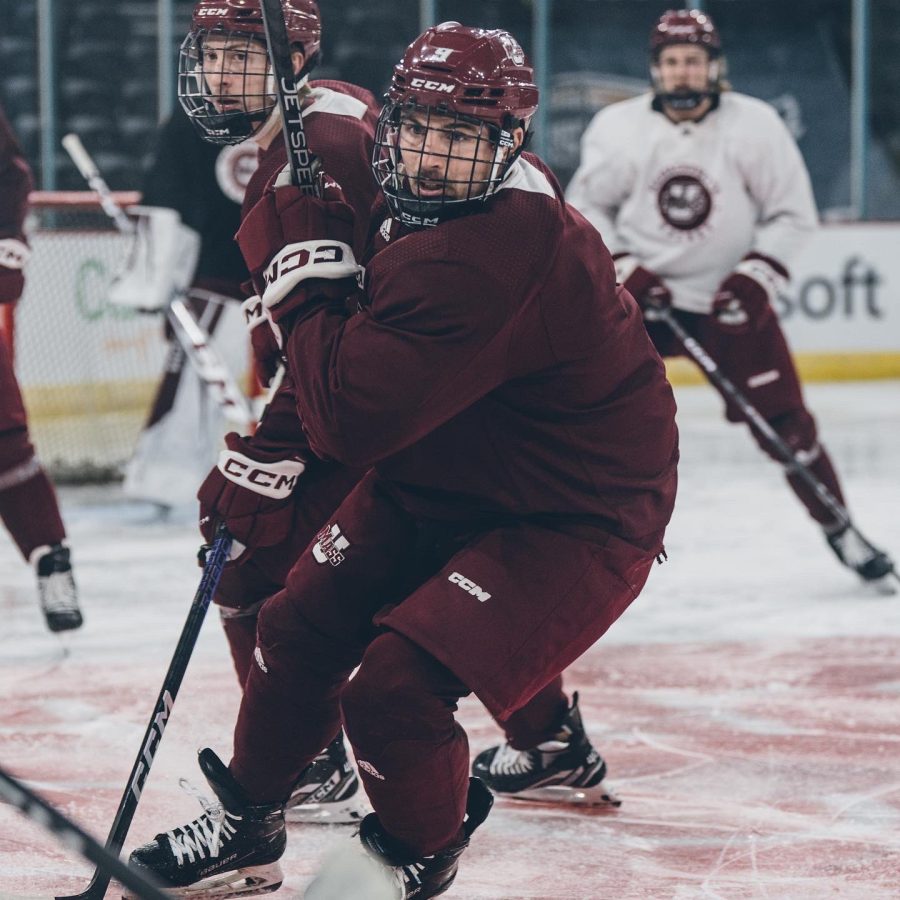 Familiar meshes with foreign for UMass hockey at Friendship Four