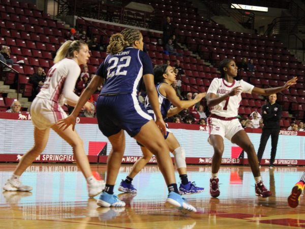 Navigation to Story: UMass dominated by Maine, Minutewomen lose 69-48