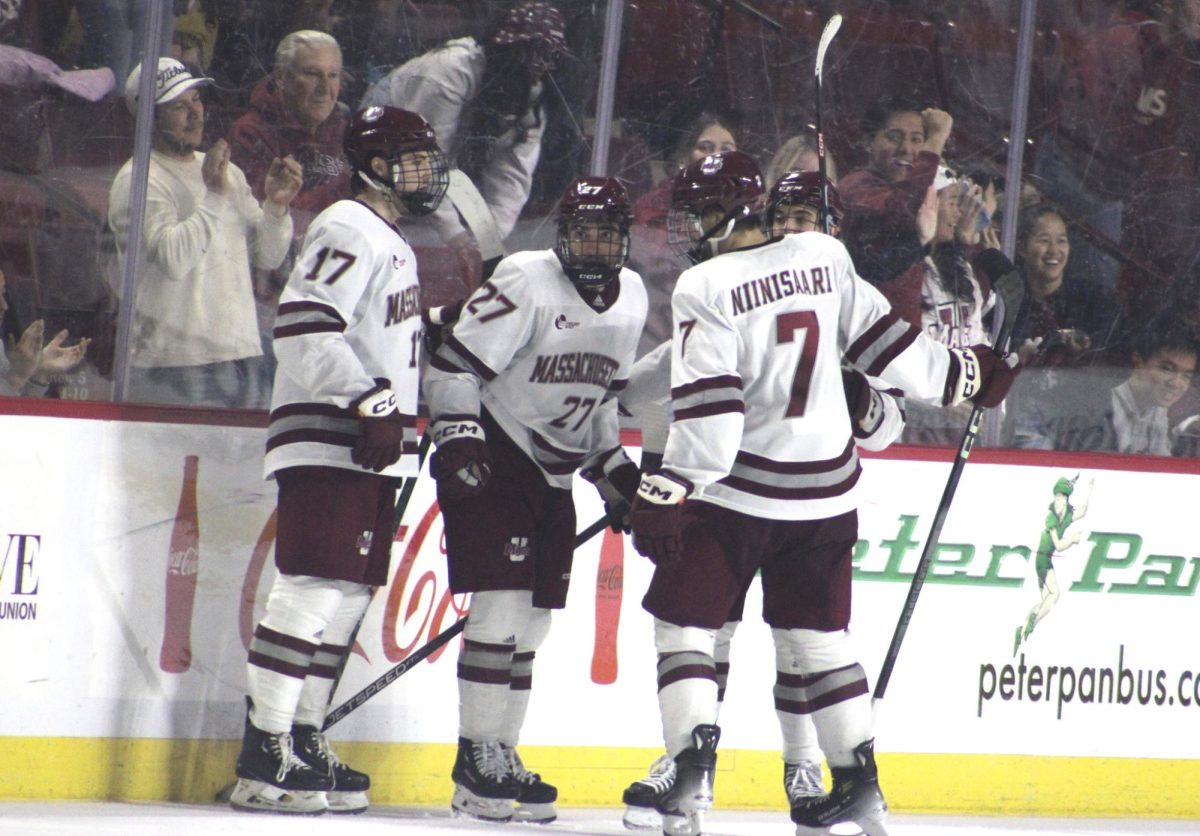 UMass Hockey splits weekend series with Vermont