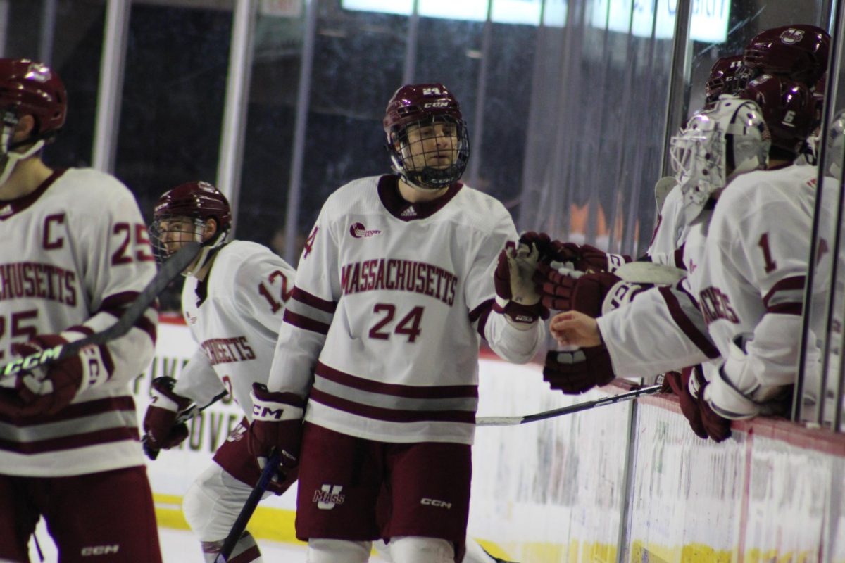 UMass+splits+with+UNH+in+pivotal+series%2C+controversial+game-tying+goal+leaves+Carvel+with+sour+taste