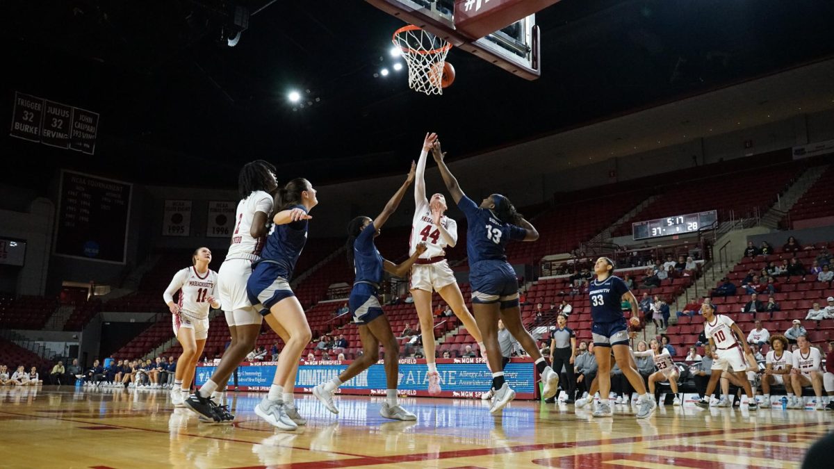 UMass can’t stop the three-point brigade from Holy Cross in loss